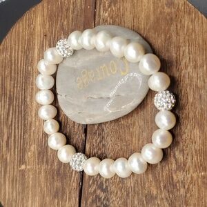 Pearl and silver ball‎ encrusted crystal bracelet B3132